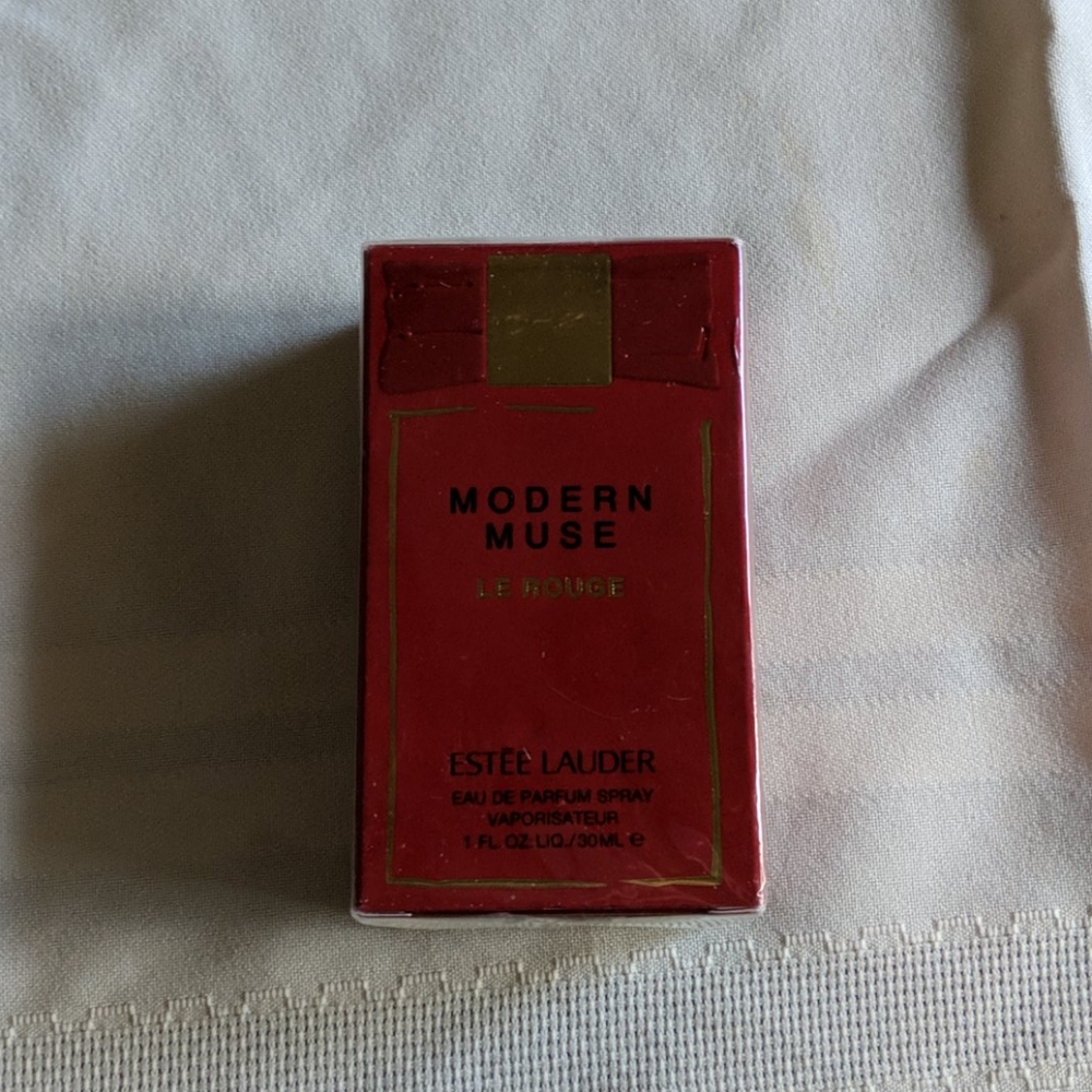 Estēe Lauder Modern Muse Le Rouge.